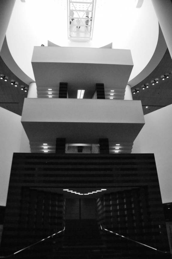 Interior do MOMA, em San Francisco, na Califórnia, nos Estados Unidos